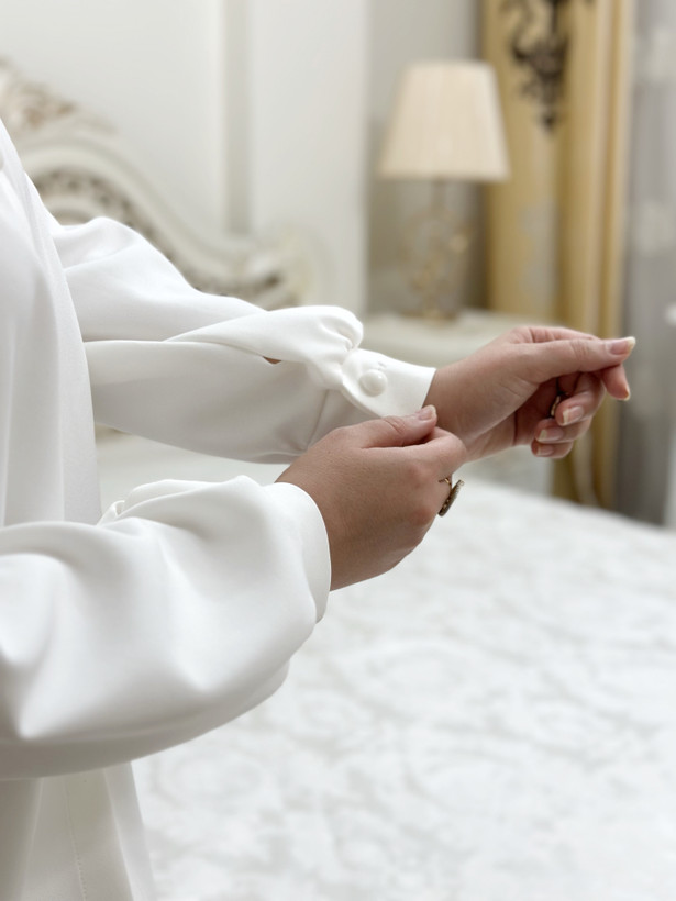 شومیز زنانه سفید با مچی ساده کرپ مازراتی