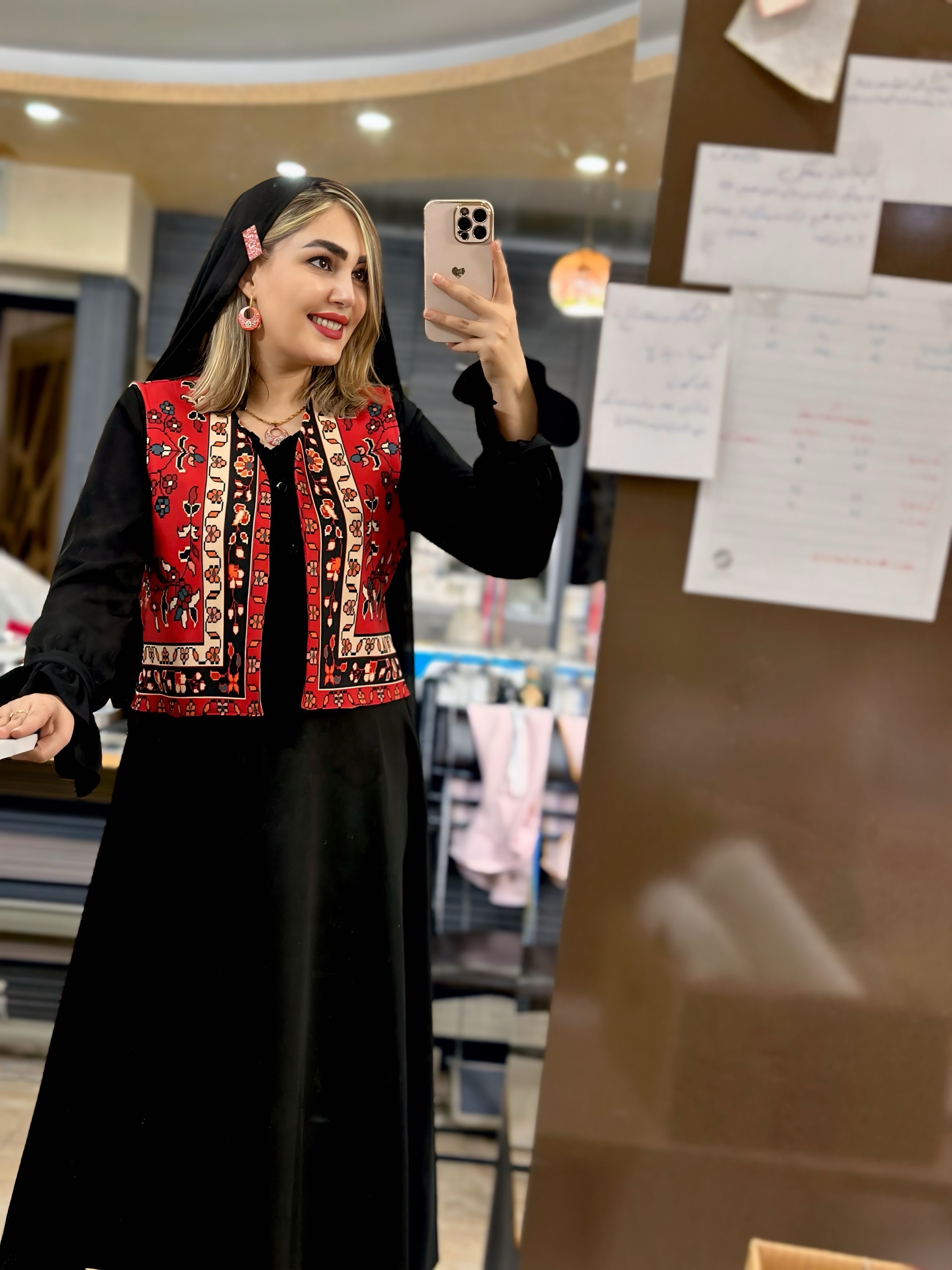 جلیقه زنانه کرپ مازراتی طرح فرش قاجار